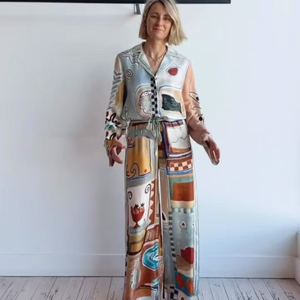 Ensemble assorti en satin imprimé pour femmes |   Ensemble coordonné avec revers cranté pour le travail, les fêtes et les mariages - Product Image 1