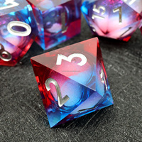 Ensemble de dés en résine polyédrique faits à la main avec noyau liquide et couleurs bleu et rouge transparentes pour DND et jeux de société - Liquid 5
