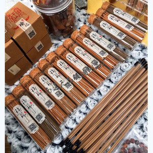 Tube d'encens transparent Tianjing 20g version courte avec bouchon en bois, bâtonnets d'encens en bois de santal et bois d'agar pour l'aromathérapie - Product Image 1