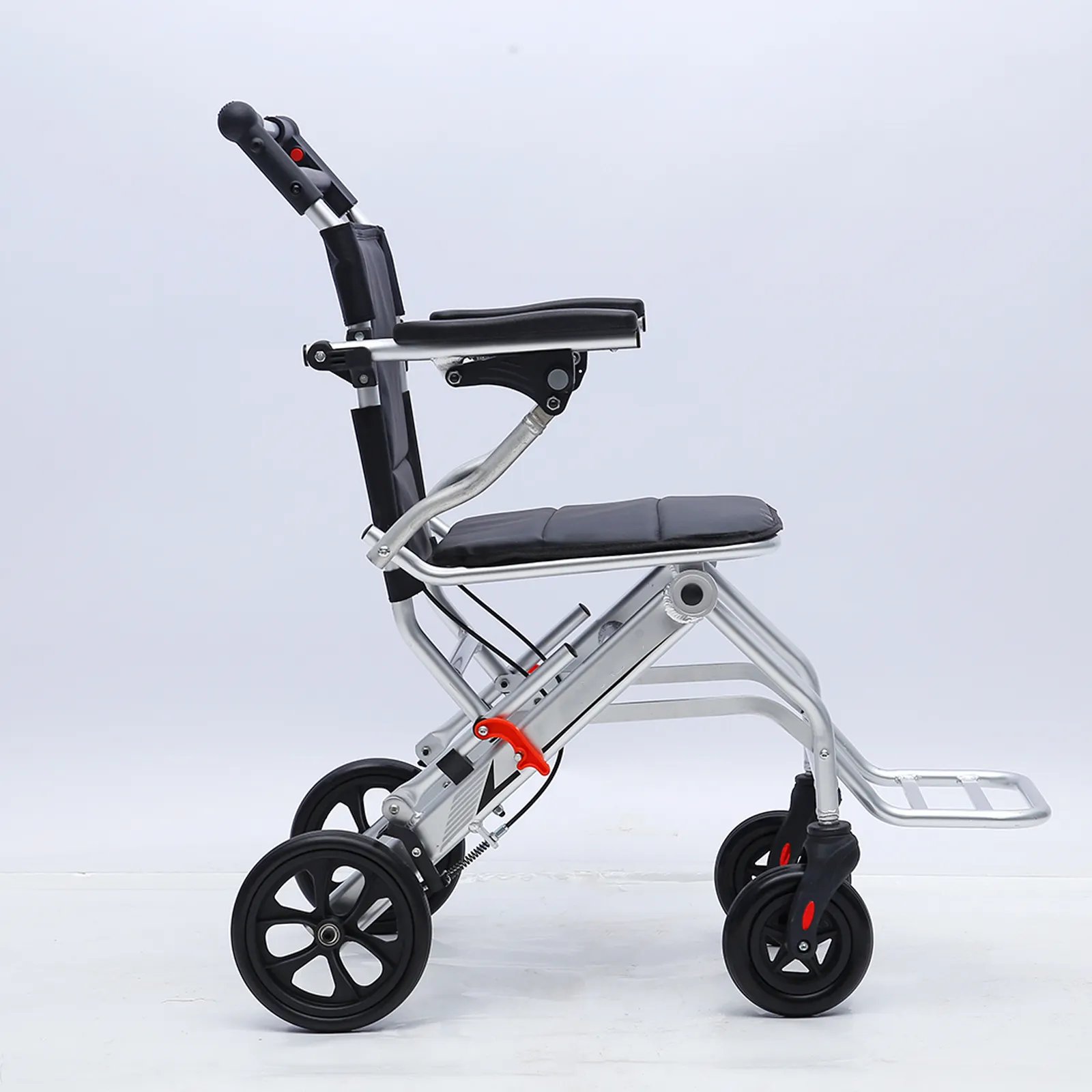Hợp kim nhôm Xe lăn có thể gập lại Trọng lượng nhẹ Hướng dẫn sử dụng xe lăn cho người cao tuổi