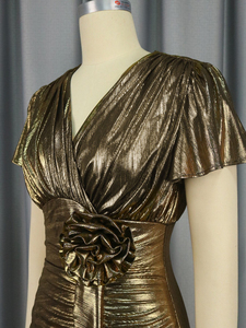 Robe de soirée élégante dorée mi-mollet à col en V, froncée, à manches courtes, ornée de fleurs, taille empire, idéale pour l'été et les fêtes - Product Image 5