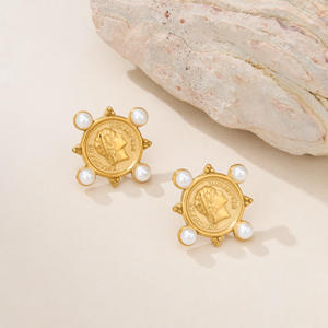 Boucles d'oreilles pendantes tendance pour femme, bijoux raffinés en acier inoxydable plaqué or, motif portrait de reine - Product Image 1