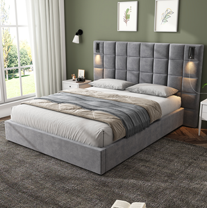 Cadre de lit capitonné réglable de luxe moderne taille Queen avec tête de lit en velours, port USB, applique murale lumineuse, cadre en bois de chêne - Product Image 3