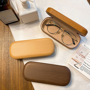 Logo personnalisé PU grain de bois rétro <span class=keywords><strong>étui</strong></span> <span class=keywords><strong>à</strong></span> <span class=keywords><strong>lunettes</strong></span> hommes et femmes personnalité créative <span class=keywords><strong>lunettes</strong></span> boîte de <span class=keywords><strong>lunettes</strong></span> de soleil - Product Image 1