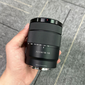 Lente de Zoom <span class=keywords><strong>Sony</strong></span> SEL18135 E 18-135mm F3.5-5.6 OSS Usada, Montura E, APS-C para <span class=keywords><strong>Sony</strong></span> A6000 A6300 <span class=keywords><strong>A6400</strong></span>, Lente para Cámara de Viajes y Vlogging - Product Image 1