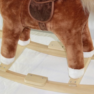 Jouet mignon <span class=keywords><strong>en</strong></span> peluche résistant aux chutes avec cheval à bascule, cadeau de vacances pour bébé, peut être personnalisé - Product Image 6