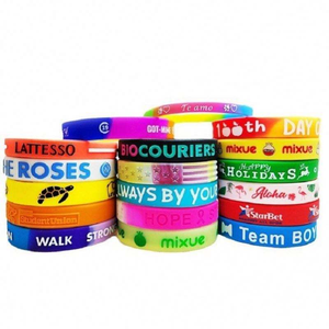 Bracelet en silicone nautique personnalisé, étanche, avec logo gravé et rempli par injection d'encre, pour promotion - Product Image 2