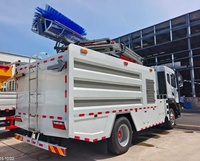 Camion de nettoyage de façades urbaines avec brosses rotatives à 360° pour le nettoyage des murs de bâtiments commerciaux, des tunnels et des panneaux solaires