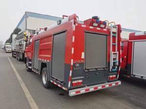 Camión Cisterna de Espuma Contra Incendios DongFeng de Doble Cabina, Nuevo, 5 Toneladas, Capacidad del Tanque de 5001-7000L, 4x2 Diésel, Emisión EURO 5, Rescate de Emergencia - Product Image 3