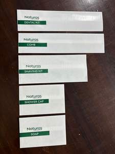 Kit d'accessoires de chambre d'hôtel biodégradables : pochettes brillantes en papier beurré, kit dentaire et de rasage, impression monochrome - Product Image 3