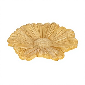 Plateau floral doré élégant Design de luxe pour servir et exposer Plateau de service en or fabriqué à la main - Product Image 6