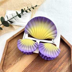 Accessoire de cheveux d'été pour la plage, pince à cheveux dégradé océanique avec breloque requin en plastique - Product Image 2