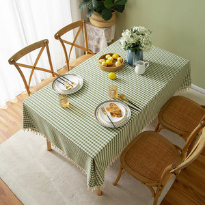 Nappe rectangulaire en coton et lin à carreaux verts de style japonais avec pompons, couverture décorative - Product Image 4