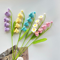 Décoration de muguet au crochet fini à la main, ornement festif créatif, fleur artificielle tricotée en fil