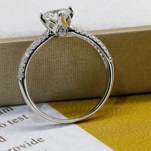 Anillo de Plata de Ley 925 con Moissanita HQ GEMS, Color D, Claridad VVS1, Piedra Principal Tipo Diamante, Un Quilate, para Mujer - Product Image 4