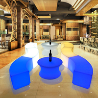 Promotion banc incurvé Table basse combinaison extérieur hall Table chaise meubles lumineux canapé à distance Bar meubles salle de sport métal