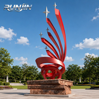 Sculpture de ventilateur moderne rouge en acier inoxydable soudé, spirale ascendante avec pointes étoilées, pour extérieur, place de ville, monument commémoratif, personnalisable
