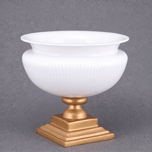 Maceta Moderna de Metal y Hierro Hecha a Mano de Alta Calidad, Florero Contemporáneo para Decoraciones Navideñas y de Boda, Centros de Mesa para Hogar y Hotel - Product Image 1