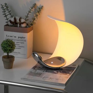 Lámpara de Mesa Luna LED con Control Táctil, para Dormitorio o Sala de Estar, Cuidado de la Vista, Diseño Creativo en Forma de C - Product Image 1