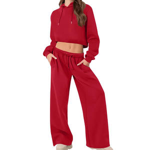 Ensemble deux pièces en tricot pour femme, écologique, fabriqué à partir de coton biologique et de teintures à faible impact, pour des vêtements de détente durables et une vie écoresponsable. - Product Image 1