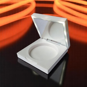 Paleta de Sombras de Ojos de Plástico con Luz LED, Color Personalizado y Marca Privada OEM - Product Image 3