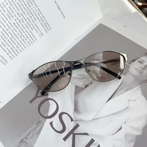 แว่นกันแดดทรงแคทอายสุดหรู รุ่นปี 2025 น้ำหนักเบา ทันสมัย กรอบเต็ม UV400 เลนส์กรอบทอง เหมาะสำหรับการเดินทาง - Product Image 5