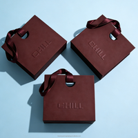 Sacs en papier bordeaux de luxe avec poignées découpées, personnalisés pour le shopping, le maquillage, la beauté, les bijoux, réutilisables, avec logo en relief