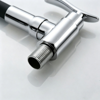 Robinet mélangeur cascade moderne en chrome et zinc pour évier de cuisine, avec douchette extractible, fixation murale, flexible et rotation à 360°