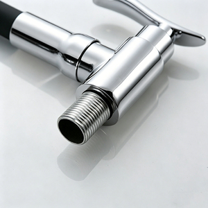 Robinet mélangeur cascade moderne en chrome et zinc pour évier de cuisine, avec douchette extractible, fixation murale, flexible et rotation à 360° - Product Image 4