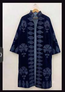 Kimono de terciopelo hecho a mano para mujer, estilo suzani, largo, bordado, estilo bohemio, informal, para usar sobre otras prendas. - Product Image 4