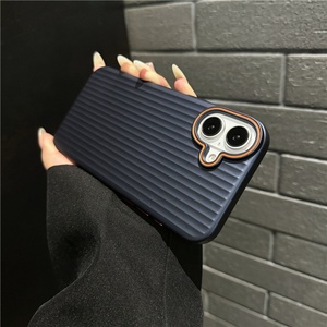 Funda para Teléfono con Diseño Metálico y Rayas Corrugadas para iPhone 12 13 14 15 16 Pro Max, Acabado Mate, Estilo Maleta - Product Image 6