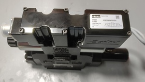 Vanne de commande directionnelle hydraulique SD31FCE02DC1NB70 SD31 à 3 ou 4 voies à cartouche haute pour excavatrice - Product Image 2