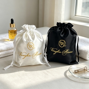 Bolsa de satén de lujo con cordón, logotipo dorado personalizado impreso, bolsa de satén blanca para empaque de joyería - Product Image 1