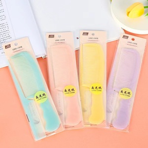 หวีพลาสติกหลากสี ใช้ได้หลากหลาย สำหรับใช้ในบ้านและเป็นของขวัญ - Product Image 1