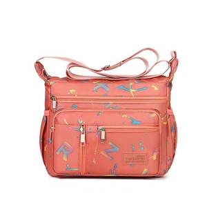 Bolso Bandolera Milla Fashion para Mujer, Color Rosa con Estampado de Letras, Gran Capacidad, Multicapas, Portátil, para Uso Diario - Product Image 1