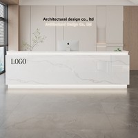 Bureau d'accueil moderne en bois massif écologique pour entreprise, immeuble de bureaux, école, établissement, centre