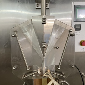 Machine à emballer de remplissage de liquide ZF-1000 automatique Sachet sac pochette à eau rentable Film PE pour boissons huiles poudres - Product Image 3