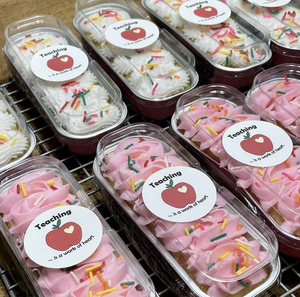 Cacerolas de papel de aluminio para hornear pasteles de magdalenas de 6,8 oz con tapa de plástico - Product Image 5