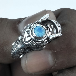 แหวนพลอยมูนสโตนสีรุ้งสำหรับผู้หญิงเครื่องประดับเงินแท้ทำจาก925ตามสั่งเครื่องประดับแหวนเงินแท้ขายส่งเป็นจำนวนมาก - Product Image 2