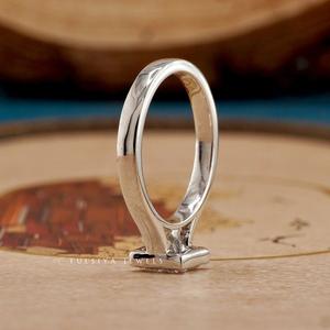 Magnifiques bagues en diamant créées dans des collections de joaillerie fine pour mettre en valeur la brillance et le luxe de chaque diamant. - Product Image 4