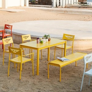 Chaises et bancs d'extérieur modernes <span class=keywords><strong>en</strong></span> <span class=keywords><strong>fer</strong></span> <span class=keywords><strong>forgé</strong></span> colorés et durables pour hôtels, cafés, centres commerciaux, stations balnéaires, parcs, hôpitaux, écoles, patios, bancs longs - Product Image 1