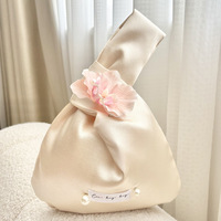 Pochette de poignet portable en satin, pochette cadeau pour mariage, motif fleur d'orchidée papillon avec élégance orientale