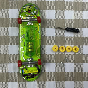 Vente en gros de <span class=keywords><strong>mini</strong></span> kit de planche à roulettes en plastique avec lumière LED jeu de planche à roulettes avec doigt - Product Image 5