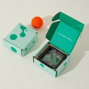 Boîtes d'expédition rigides en carton écologiques personnalisées de qualité supérieure avec doublure en éponge pour l'emballage de vêtements et de cosmétiques - Product Image 4