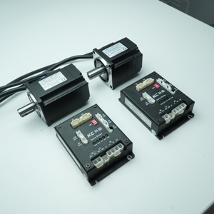 AGV <span class=keywords><strong>Robot</strong></span> Aandrijfsysteem Servomotor <span class=keywords><strong>Driver</strong></span> Hoge Snelheid <span class=keywords><strong>Controller</strong></span> DC48V 1000W CAN Communicatie Industrieel Niveau II EMC - Product Image 2