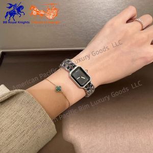 Montre connectée élégante ultra-luxe pour femme, ultra-fine, avec suivi de l'oxygène sanguin, résistante à l'eau et aux phases lunaires, bracelet en cuir de 22 mm - Product Image 1
