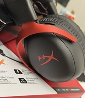 Casque de jeu sans fil HyperX Cloud III, circum-auriculaire, 2,4 GHz, faible latence (<30 ms), audio spatial DTS, commandes tactiles, écran numérique