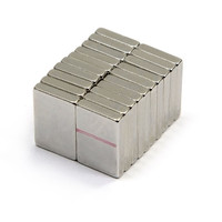 Aimants rectangulaires en bande de métal de terres rares personnalisés N52 en néodyme pour accessoires
