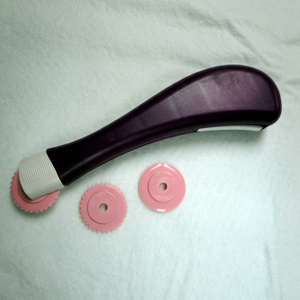 AA0222 <b>Plastic</b> Tracing <b>wheel</b> | <b>Plastic</b> Tracing <b>Wheel</b> With Pink Gear Attachments For Quilting Durable Design - Product Image 1