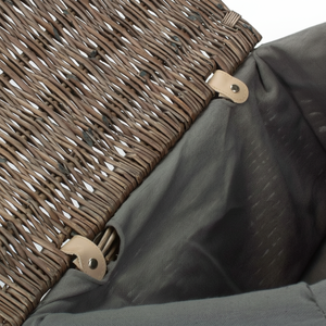 Panier de rangement en osier antique avec doublure en coton lavé, produit d'organisation vintage élégant pour la maison - Product Image 1